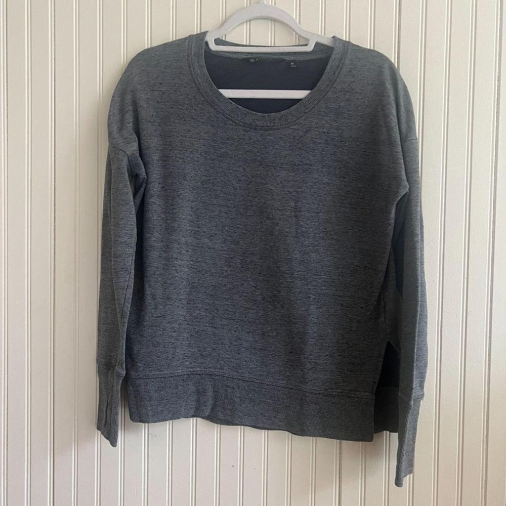 Womens Athleta Gray Casual‎ Long Sleeve Crewneck split side thumb holes Size Med